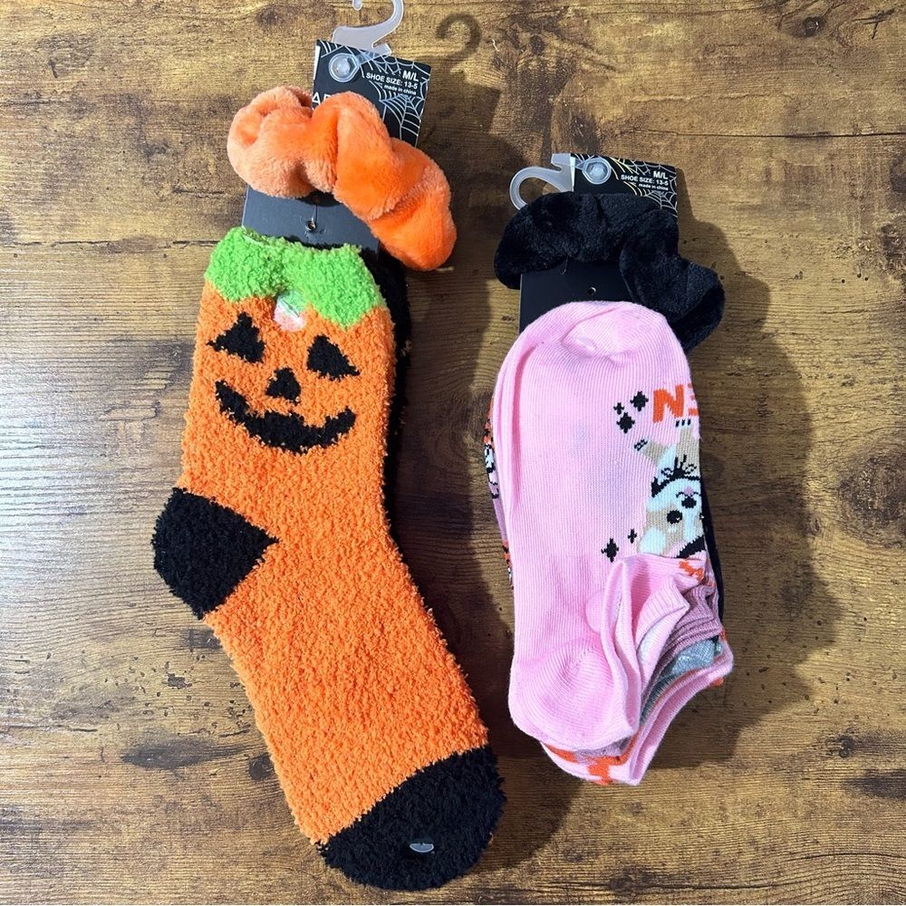 Capelli Halloween Fuzzy and No Show Halloween Socks with Scrunchies NWT M/L 13-5